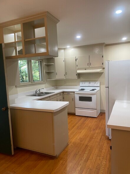 Building Photo - 208 Foxboro Ln