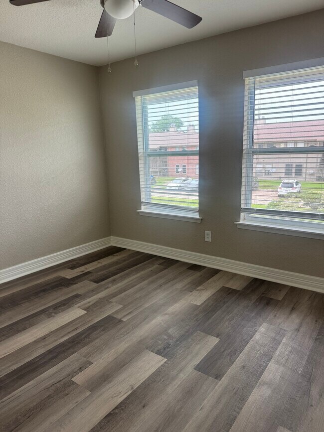 Building Photo - 418 Garland Dr