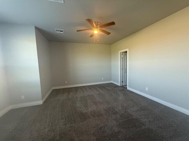 Building Photo - 9544 Monterey Dr