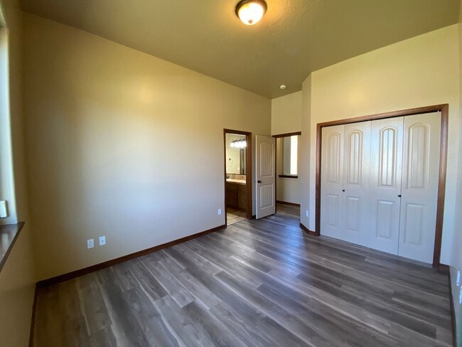 Building Photo - Beautiful, One Level Living in South Richland!