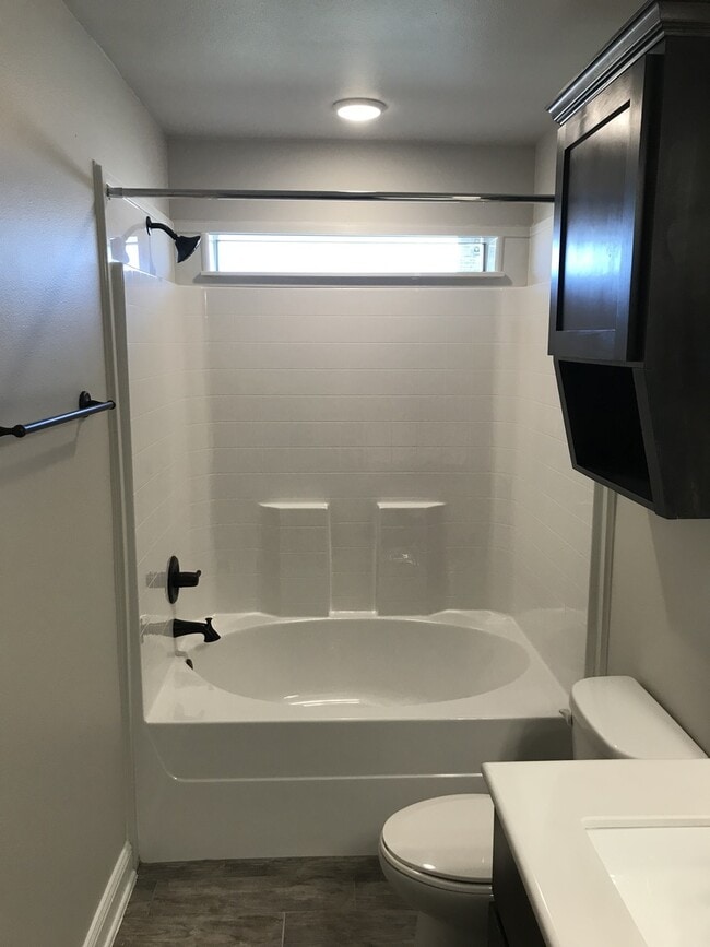 Building Photo - 2 bed/2 bath Duplex - Ready 1/14/2026 - Text 201-231-7228