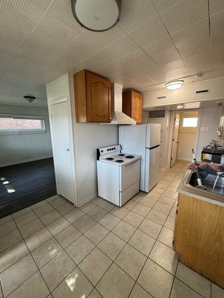 Building Photo - 415-423 E 5600 S