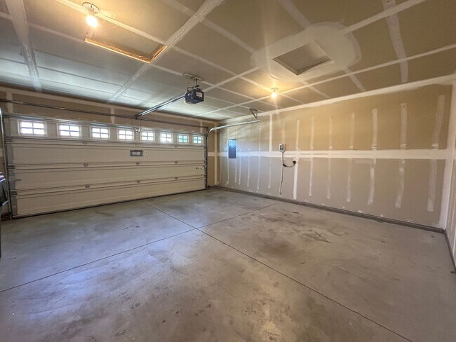 Building Photo - 115 Cassidy Dr E