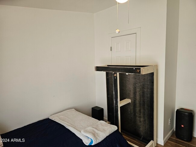 Building Photo - 1042 W Ocotilla St