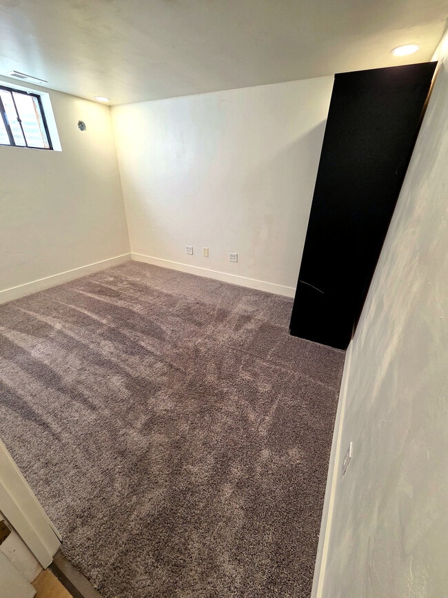 Building Photo - 709 E 600 N