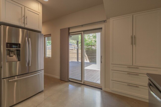 Building Photo - 1702 Forest Hill Dr