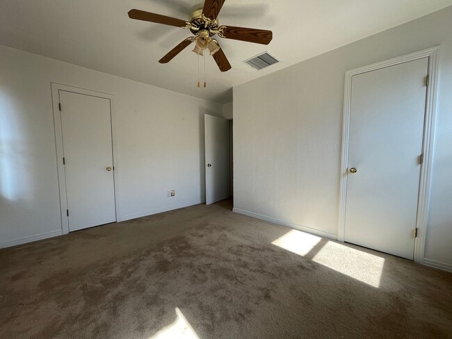 Building Photo - Eye-Catching 4-bedroom 1-bath Retreat with...
