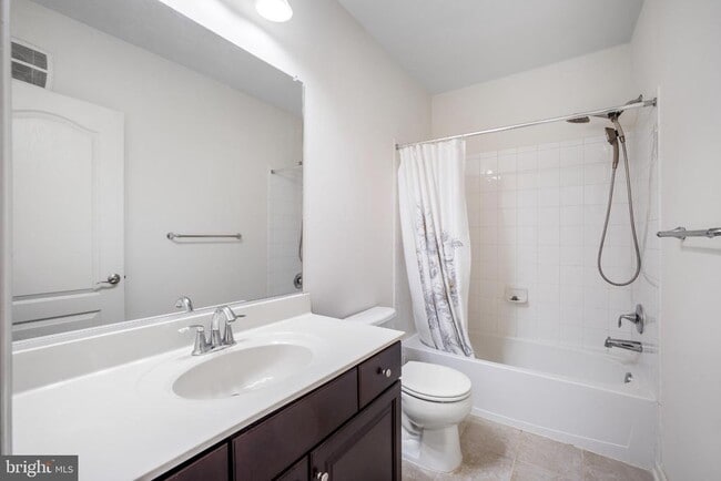 Building Photo - 22926 Spicebush Dr