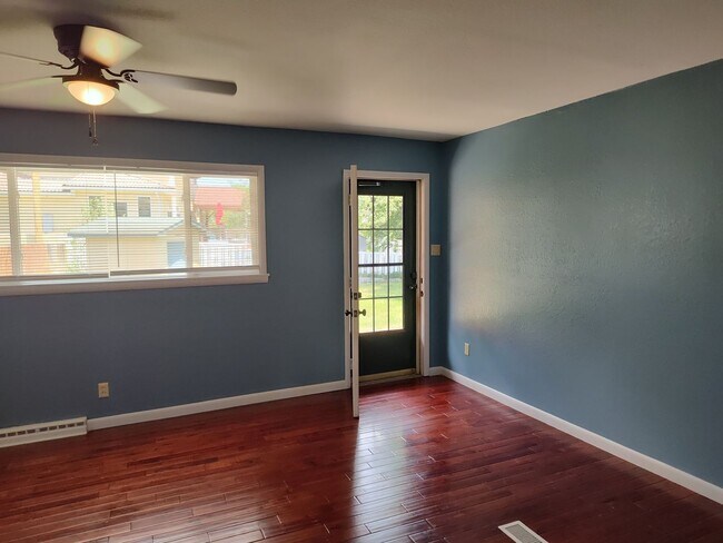 Building Photo - ALL PROSPECTIVE TENANTS MUST SUBMIT A $58 NON-REFUNDABLE APPLICATION FEE PER APPLICANT ONLINE AND...
