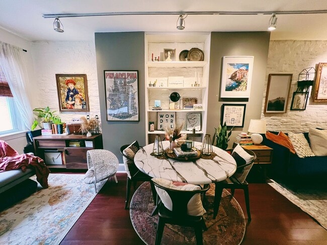 Building Photo - Gorgeous 2-Bed Townhome in Pennsport! Available on NOW!