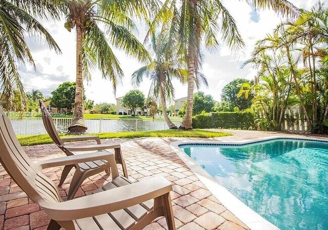 Building Photo - 19416 SW 25th Ct