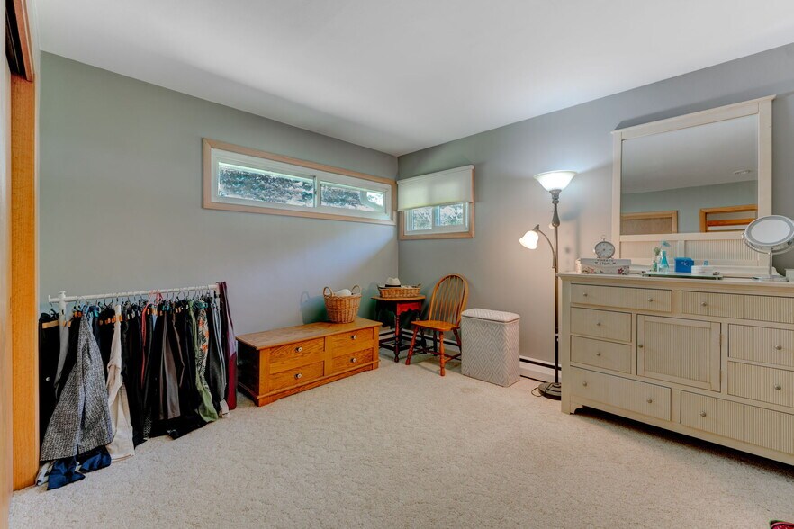 Bedroom 3 - 4925 Main St E