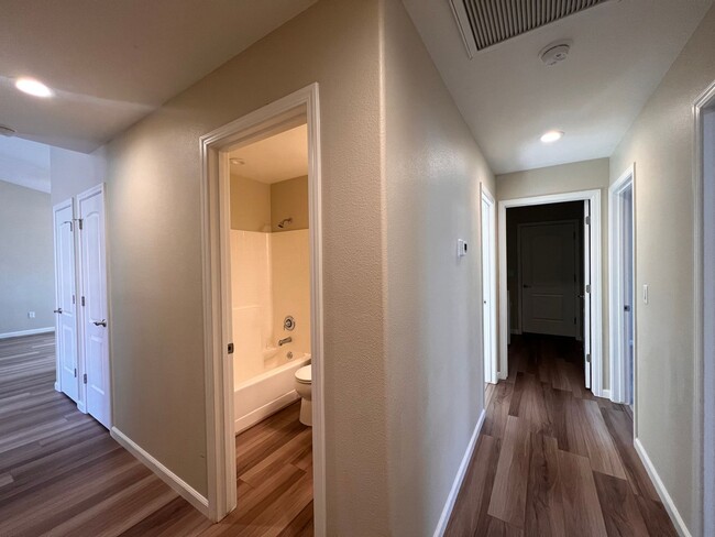 Building Photo - 4 Bedroom 2 Bathroom Fallon Home