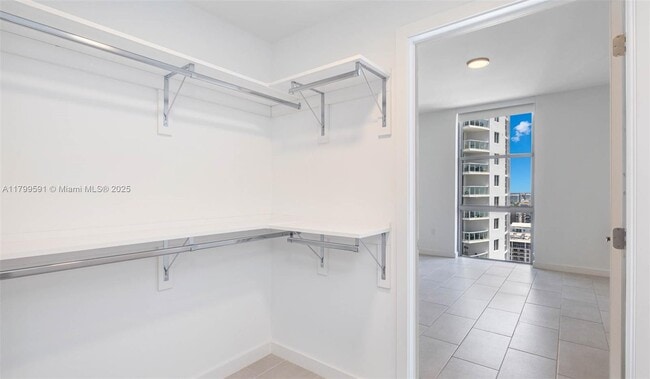 Building Photo - 2150 N Bayshore Dr