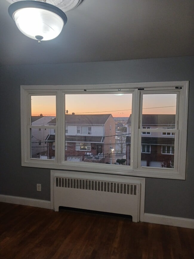 Building Photo - 9126 Grand Ave