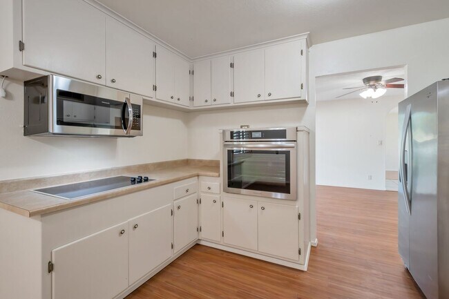 Building Photo - Meticulously Maintained 4 bed Scottsdale Home