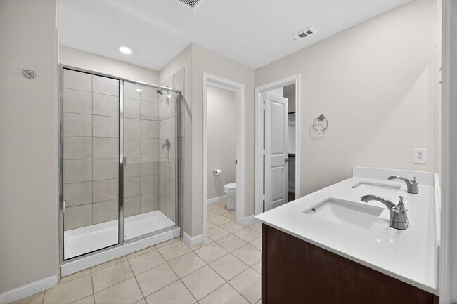 Building Photo - Beautiful Open-Concept Home with Washer/Dryer Included & Private Yard in Princeton