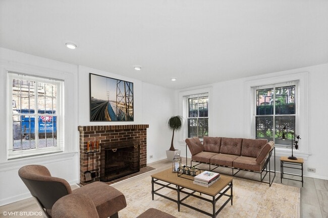 Building Photo - 545 W Belden Ave