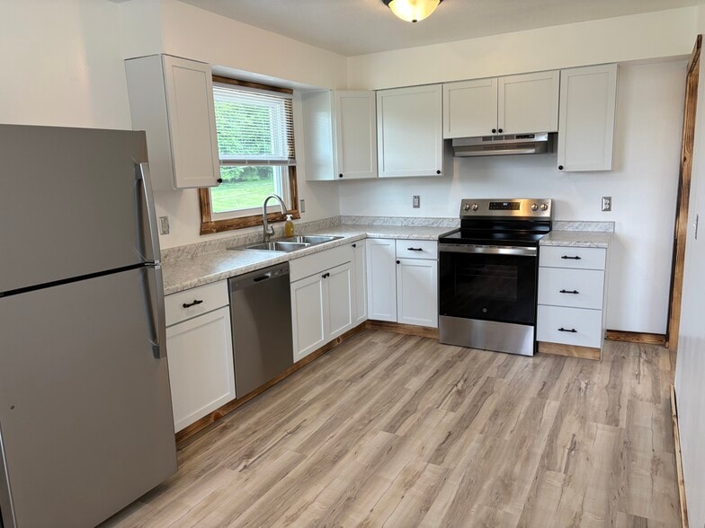 Primary Photo - 5204 S College Dr