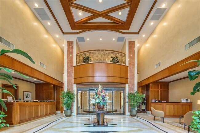 Building Photo - 347 N New River Dr E