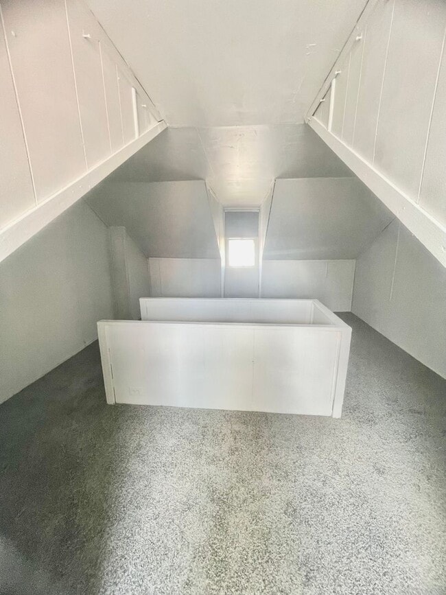 Building Photo - 2 Bed 1 Bath- Pittsburgh Pa