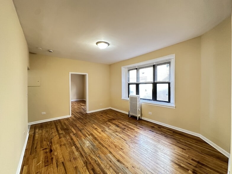 Building Photo - 4035 W Gladys Ave