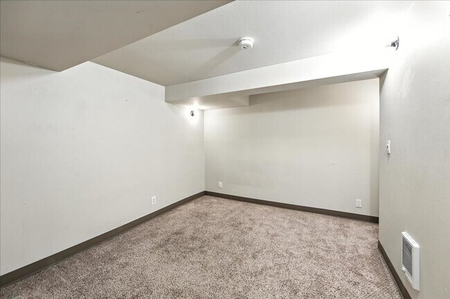 Building Photo - TOW2146