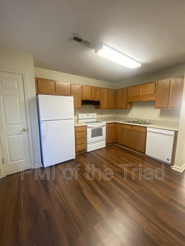 Building Photo - 309 Swing Dairy Rd