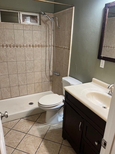 Building Photo - 814 E 6th St