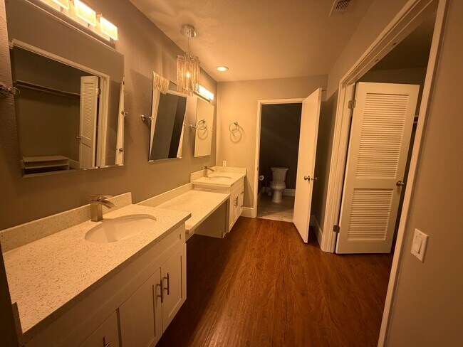 Building Photo - Gorgeous 3-Bedroom House in Gold River with pool