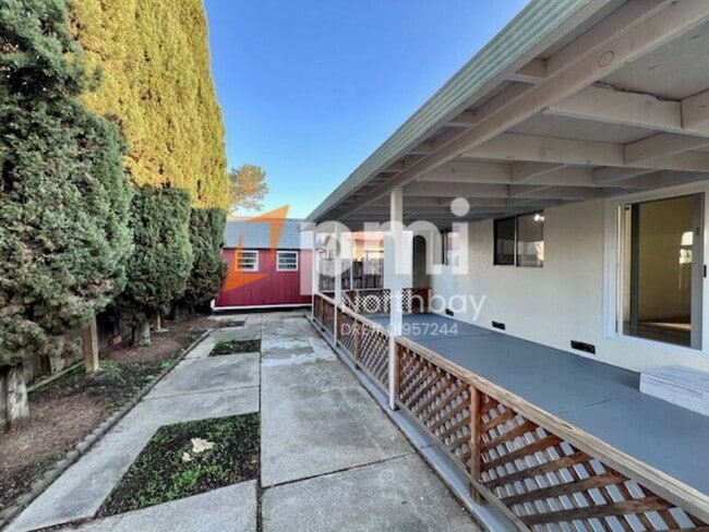 Building Photo - 816 Blackspur Dr