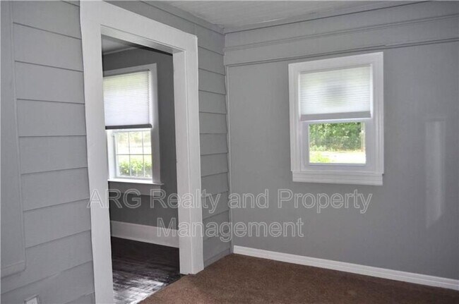 Building Photo - 354 Hamilton E Holmes Dr NW