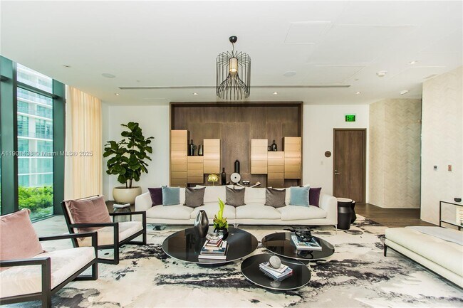 Building Photo - 650 NE 32nd St