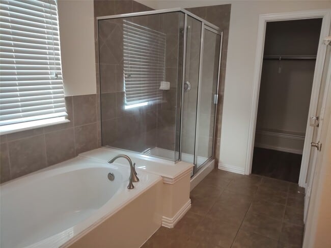 Building Photo - 24623 Forest Canopy Dr