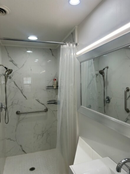 Building Photo - 1313 Mango Ave