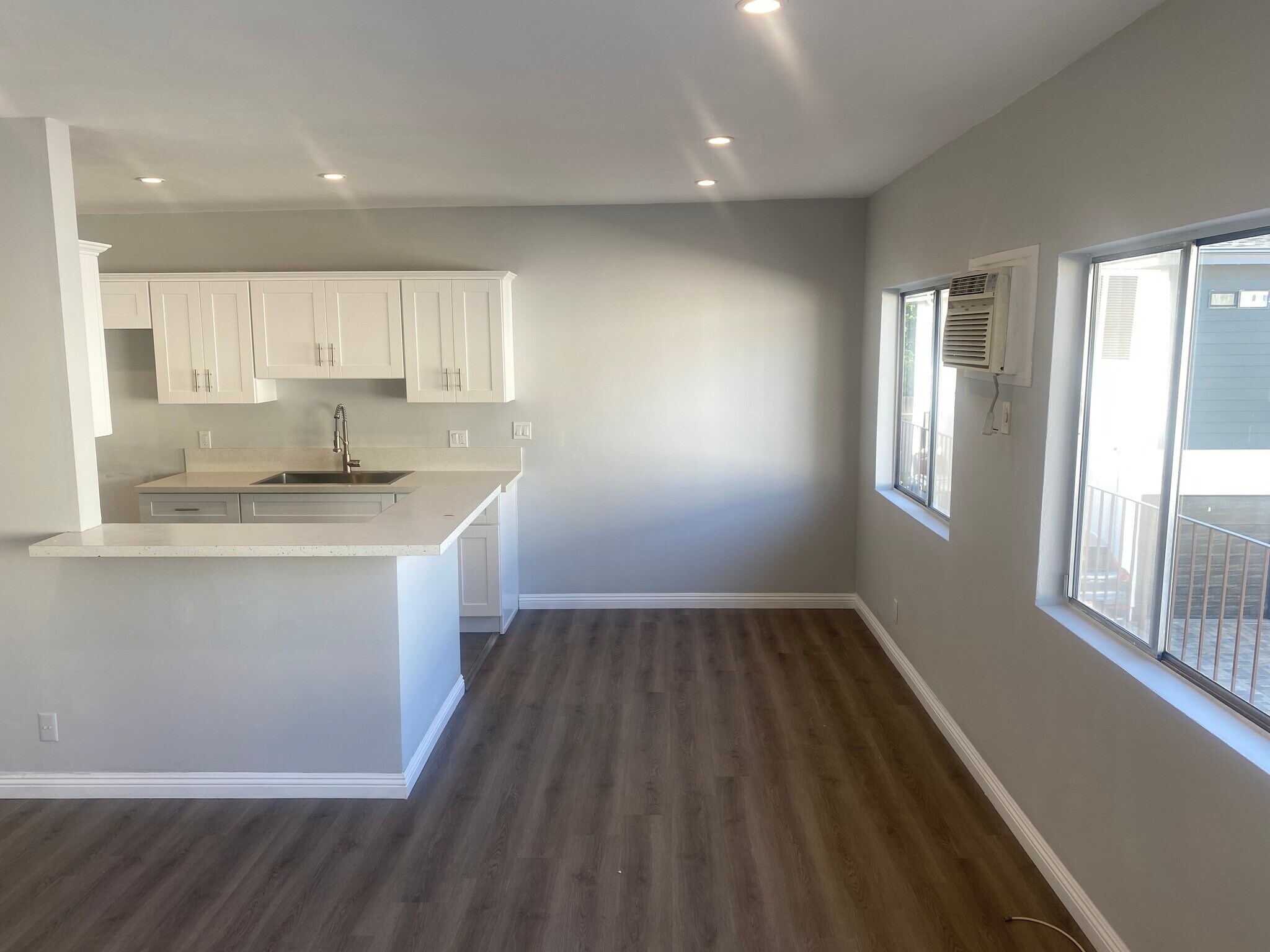 Building Photo - 1223 N Kingsley Dr