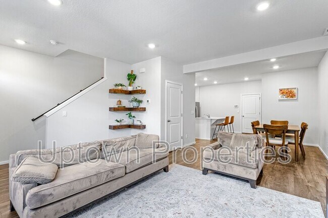 Building Photo - 876 N 18th Ave