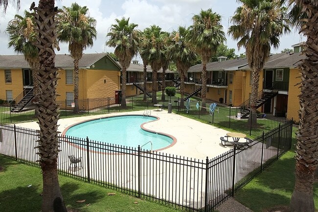 Building Photo - 1706 Pasadena Blvd
