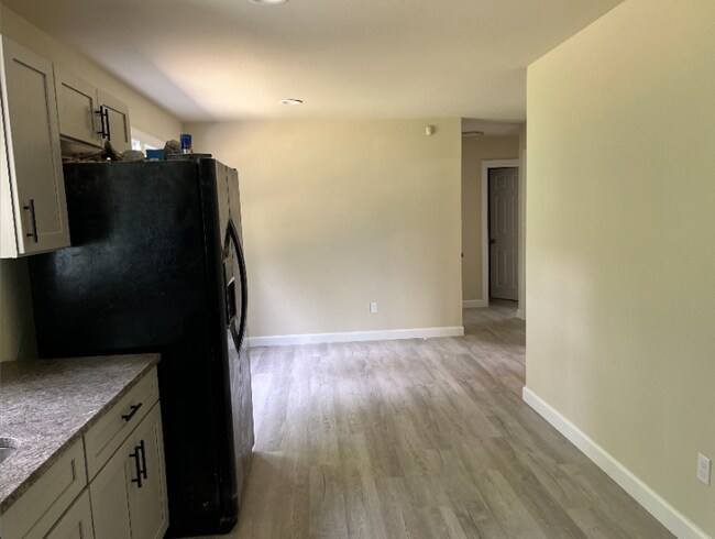 Building Photo - 2013 Howells Ln