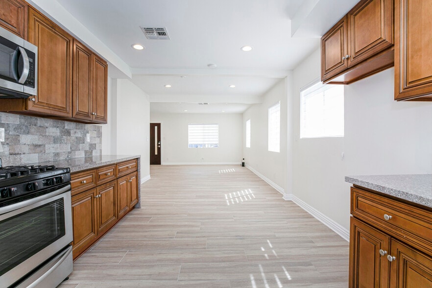 Building Photo - 10955 Burnet Ave