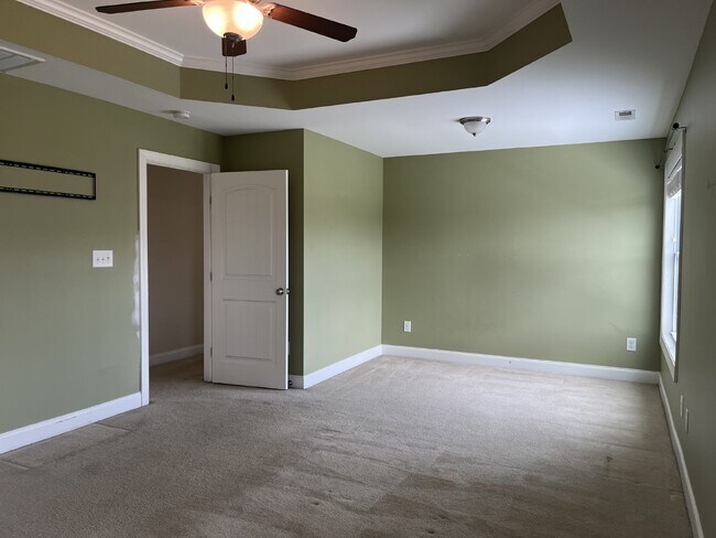Building Photo - 834 Solomon Dr