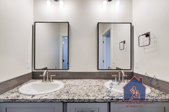 Building Photo - 2539 Bottle Brush Ave