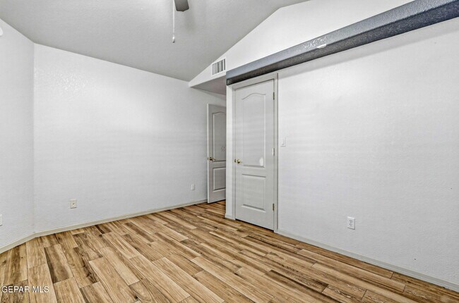 Building Photo - 6141 Loma De Cristo Dr