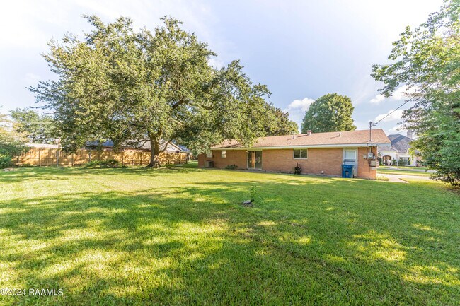 Building Photo - 105 Donald Dr