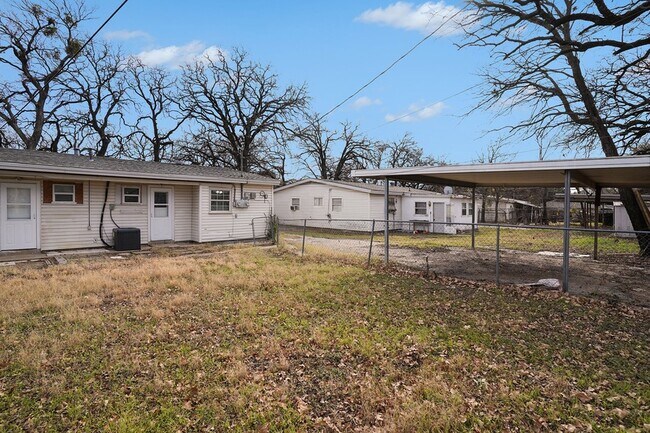 Building Photo - 2209 Barbell Ln