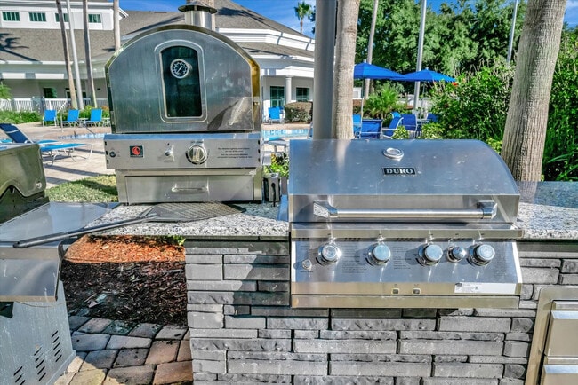 Building Photo - 8303 Palm Pkwy