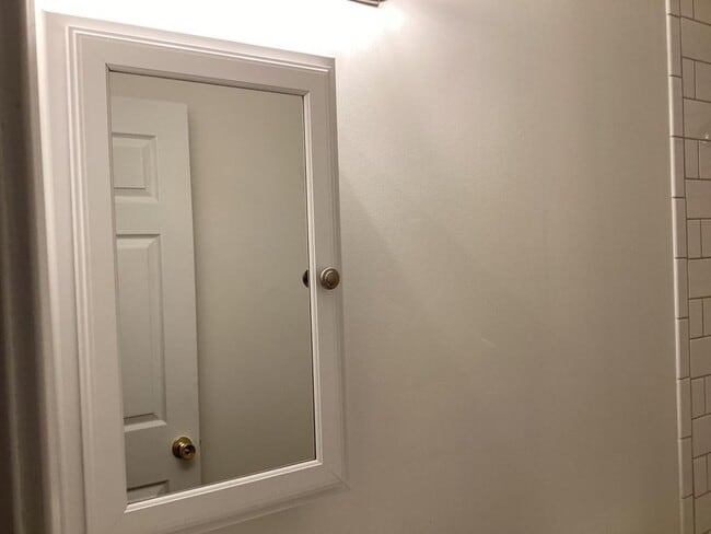 Building Photo - 242 E 35th St