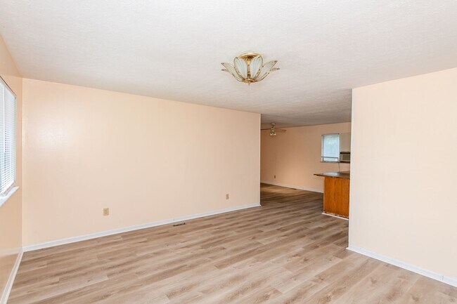 Building Photo - DAYTON, OH - GREENWICH VILLAGE - 3 BED, 1....