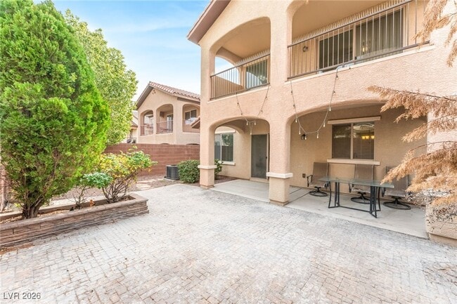 Building Photo - 10822 La Florentina Ave