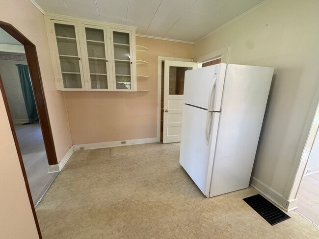 Building Photo - Spacious & Updated Home with Bonus Room, Large Basement, & Garage